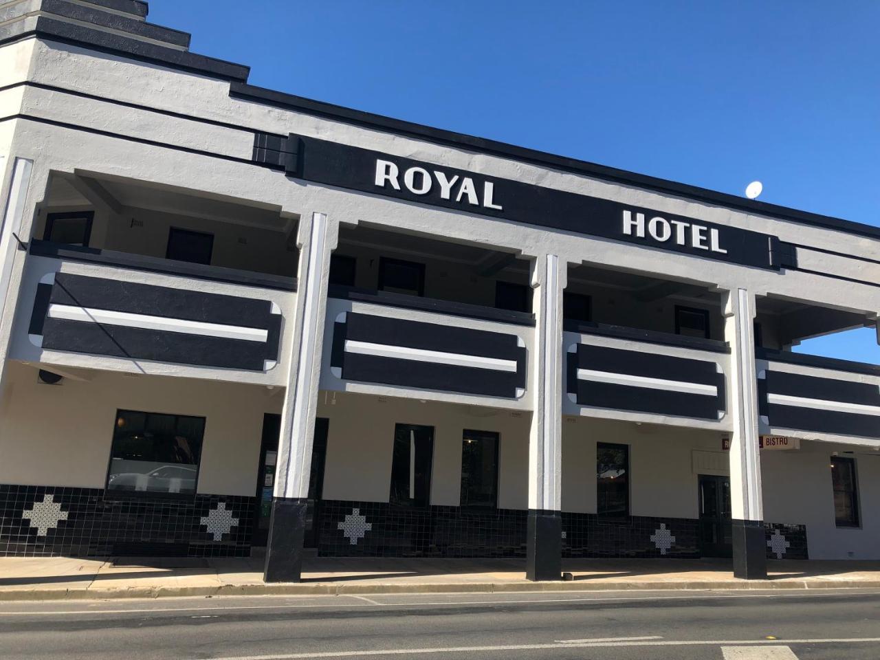 The Royal Hotel, 德鲁盎 外观 照片